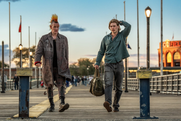 Trailer za film Caught Stealing s Austinom Butlerom