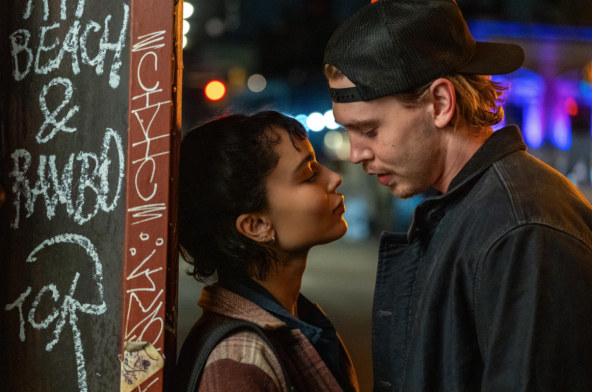 Trailer za film Caught Stealing s Austinom Butlerom