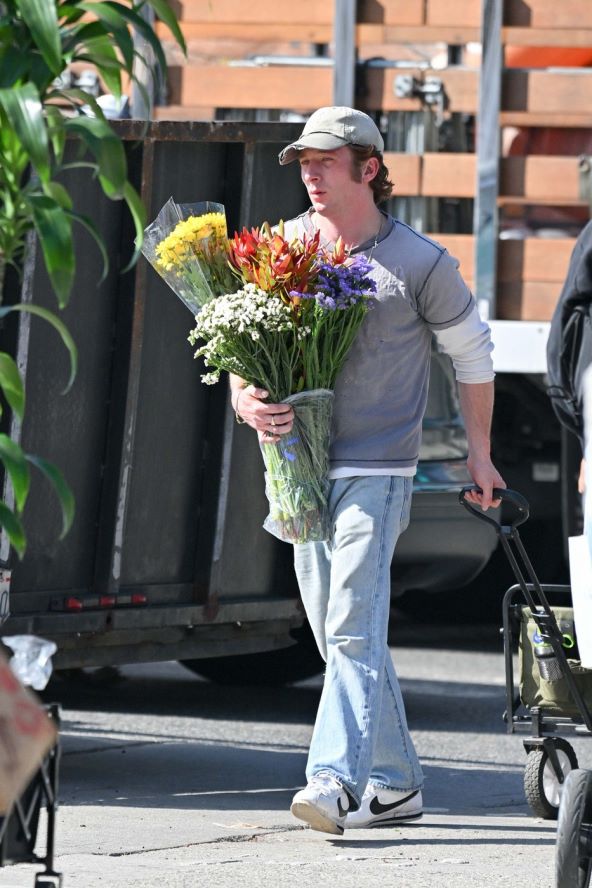 Jeremy Allen White obožava kupovati cvijeće