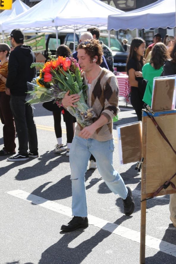 Jeremy Allen White obožava kupovati cvijeće