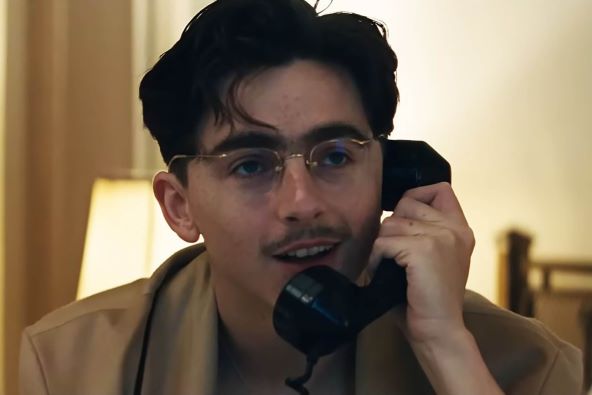 Timothee Chalamet i Gwyneth Paltrow u filmu Marty Supreme