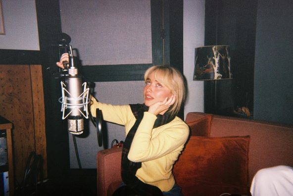 Sabrina Carpenter objavila novi album i single Tears