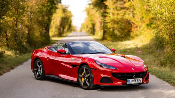 FOTO 2 -Ferrari Portofino.jpg