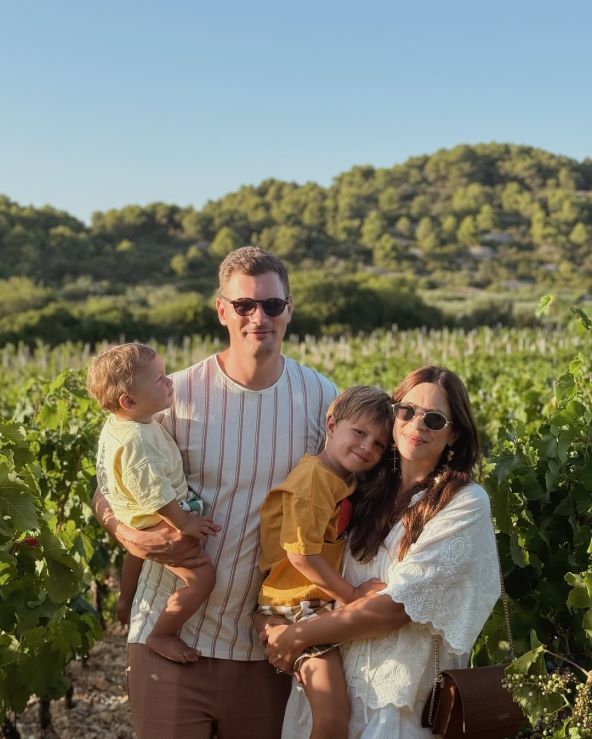 Ambijent, hrana, vino, usluga, priča, lokacija usred vinograda… sve je za 5+ u @monissakusaona ❤.jpg