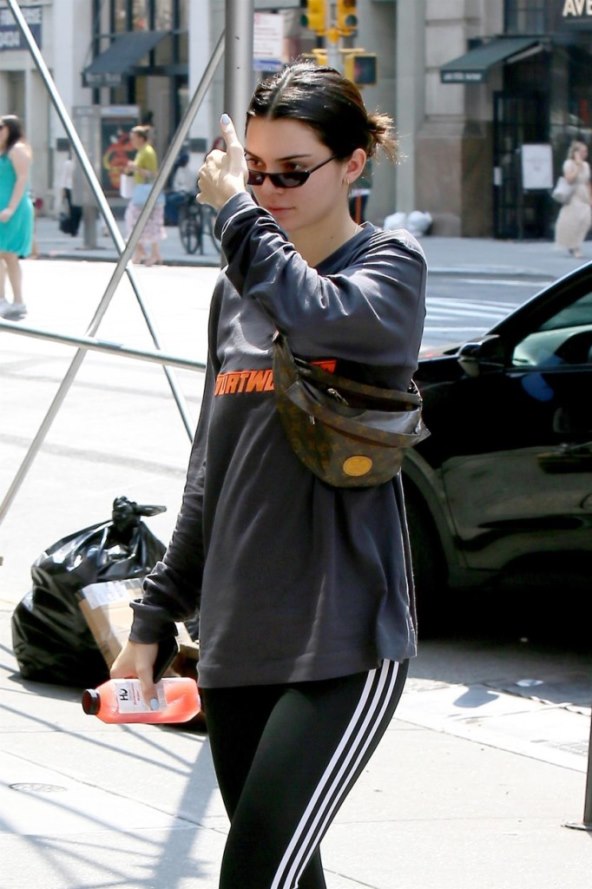 'Smiješnu' torbicu iz 80-ih Kendall Jenner nosi već dugo