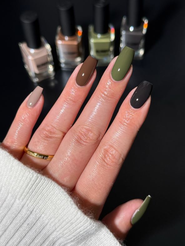 Jesen 2025 nail trend zeleni nokti