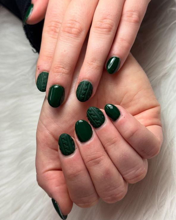 Jesen 2025 nail trend zeleni nokti