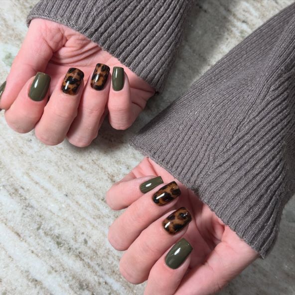 Jesen 2025 nail trend zeleni nokti