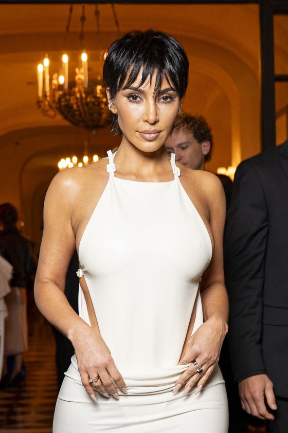 Kim Kardashian pixie cut kosa