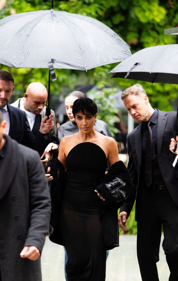 Kim Kardashian pixie cut kosa