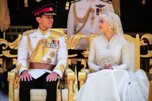Abdul Mateen, Yang Mulia Anisha Rosnah