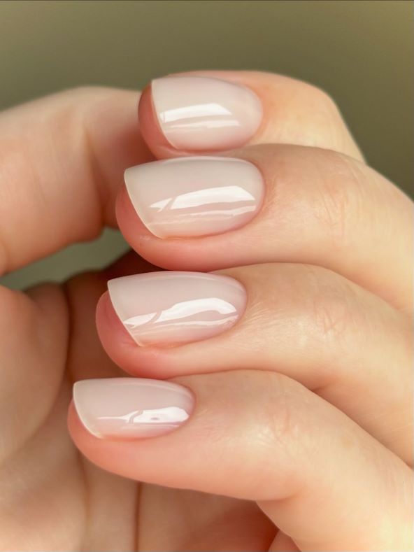 Nokti trend Vanilla Glass Nails