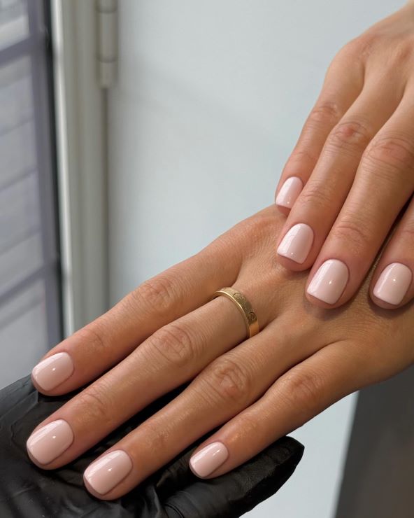 Nokti trend Vanilla Glass Nails