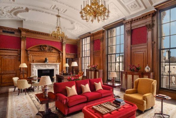 Raffles London at The OWO-2_W50BH25-LIP.jpg