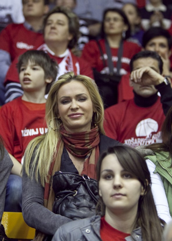 Ljubo Jurčić sa kćeri i unukom na utakmici Cedevita - Maccabi