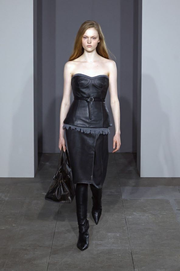 Simkhai AW25 kožna haljina