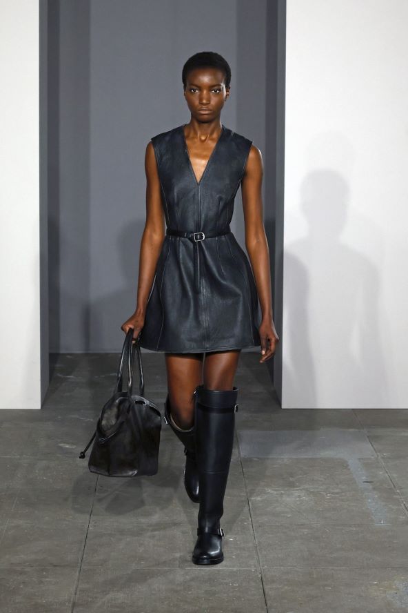 Simkhai AW25 kožna haljina