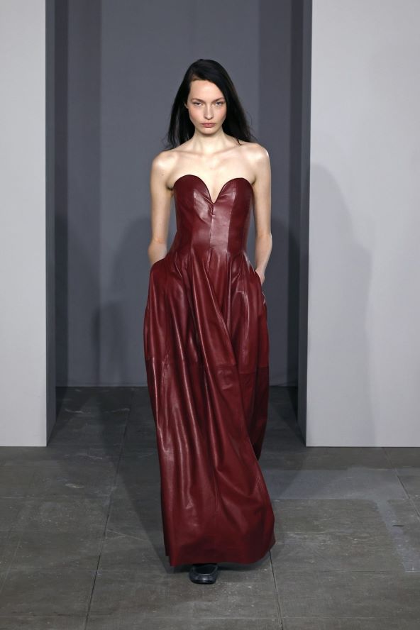 Simkhai AW25 kožna haljina