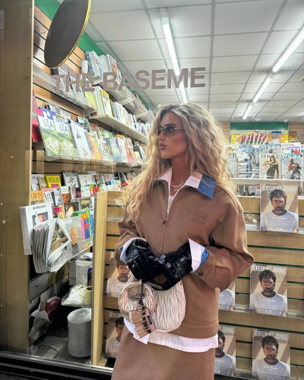 Zima 2025 modni trend rukavice