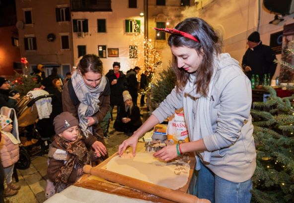 Nadal in famia _foto Ekomuzej-Ecomuseo Batana (5).jpg