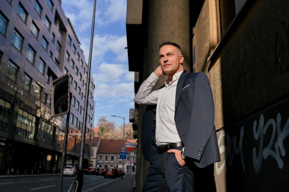 Adrian De Vrgna (7a).jpg