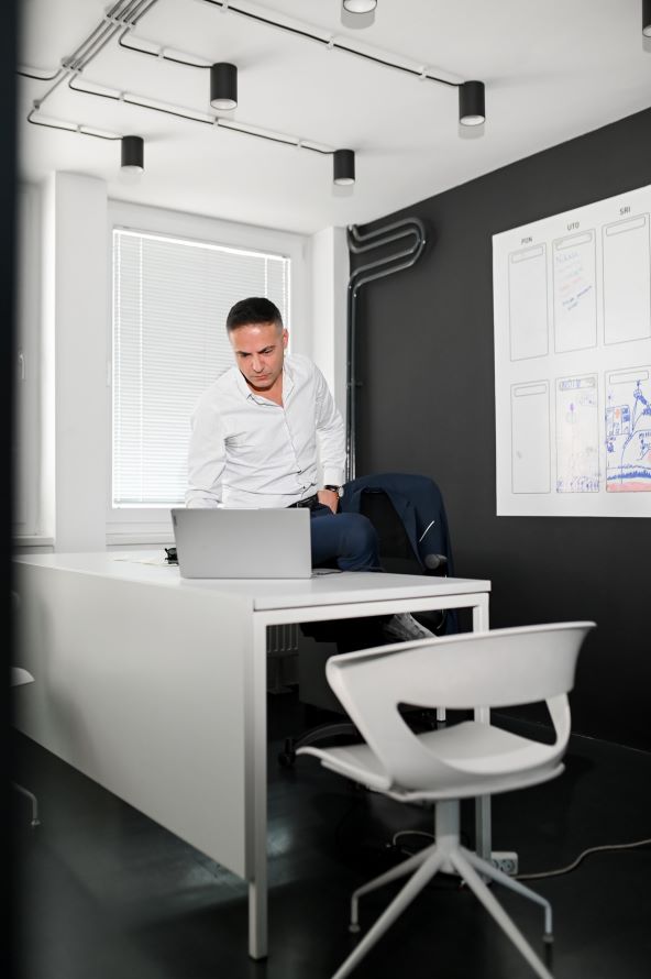 Adrian De Vrgna (25).jpg