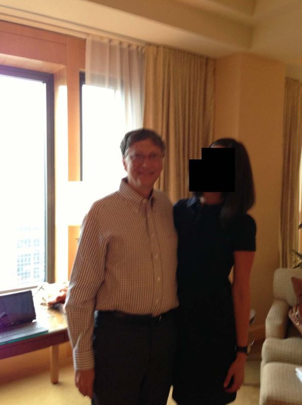 Bill Gates s nepoznatom ženom