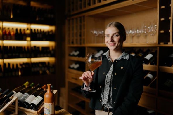 20 Vila Planinka sommelier Vanesa Centrih - Photo Kristijan Stepancic.jpg