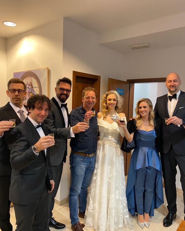 Petar Grašo i Hana Huljić Grašo s kumovima