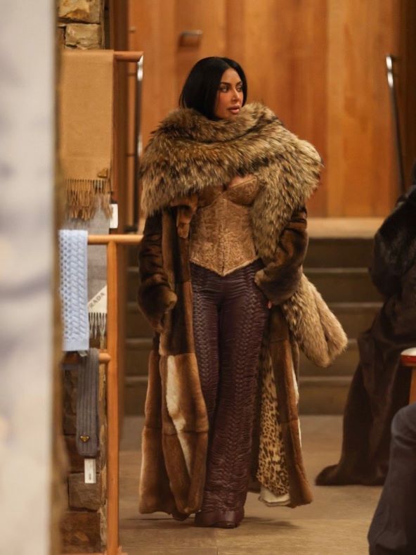 Kim Kardashian Apsen krzno