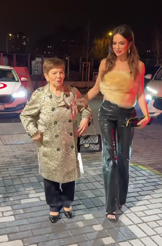 Severina i majka.png