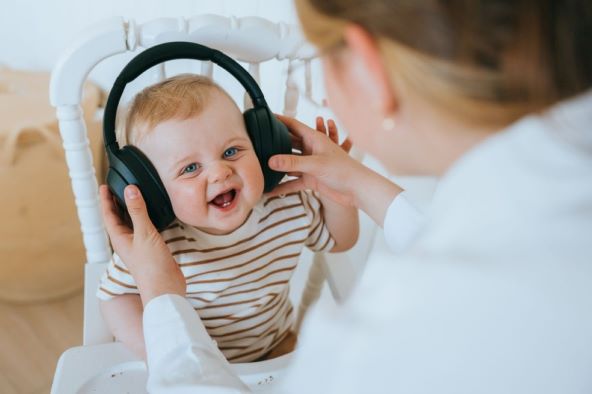 Glazba i jezični razvoj - zašto pjevati bebi već od prvih mjeseci