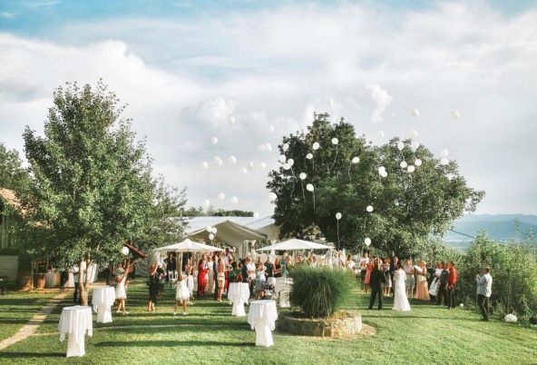 Imanje Laduč - puštanje balona.jpg