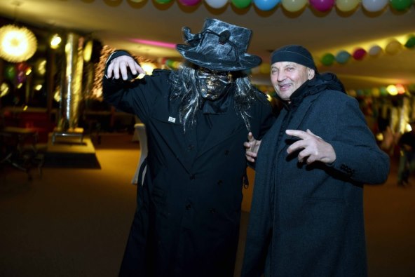 Pčelica Maja skinula štikle i na noge digla maskirani Lisinski