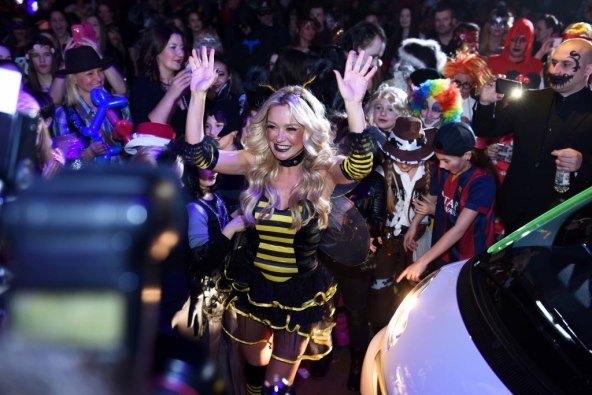 Pčelica Maja skinula štikle i na noge digla maskirani Lisinski