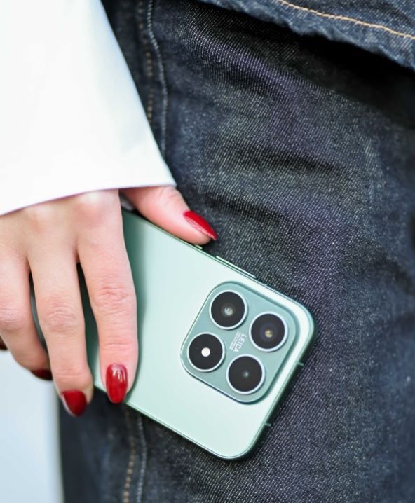 Xiaomi 17 Dora stolarka mob (3).jpg