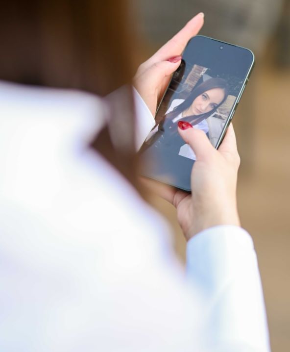 Xiaomi 17 Dora stolarka mob (5).jpg