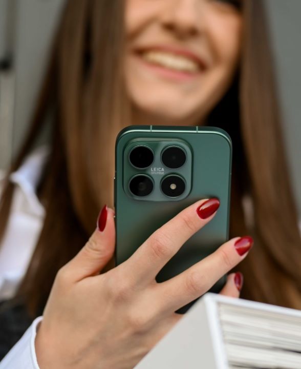 Xiaomi 17 Dora stolarka mob (11).jpg