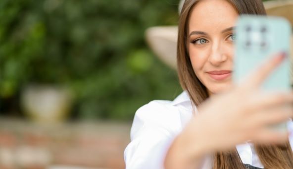 Xiaomi 17 Dora stolarka mob (18).jpg