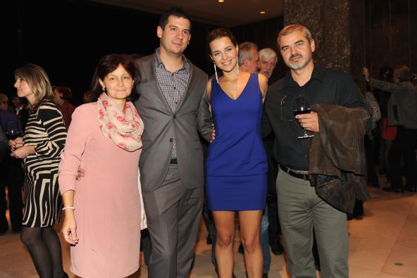 Doris Pinčić s roditeljima i Borisom Rogoznicom