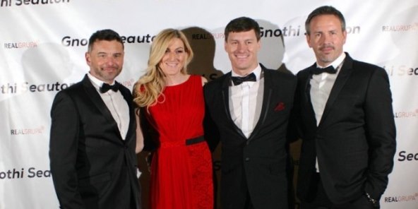 Zgodna djevojka Brune Kovačevića u haljini Matije Vuice istaknula savršenu figuru