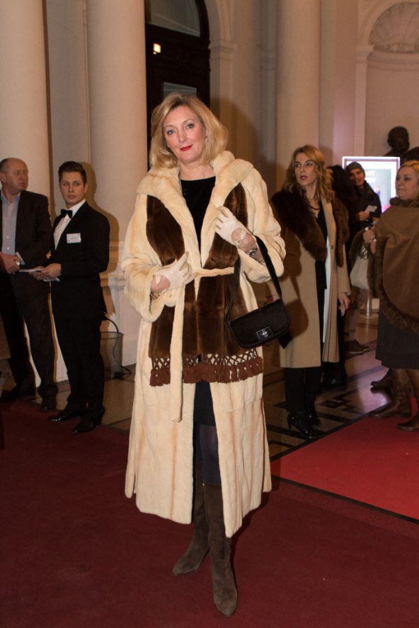 TEATRU S LJUBAVLJU Zrinka Cvitešić skinula štikle i zablistala u tri haljine