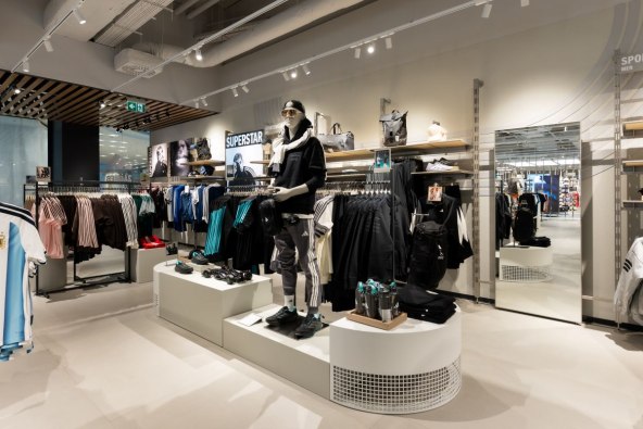 adidas_Mercedes AMG Petronas.jpg