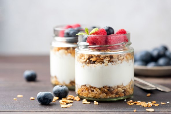 Grčki jogurt s voćem.jpg