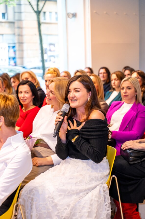 dan neuništivih žena_atmosfrea panela.jpg