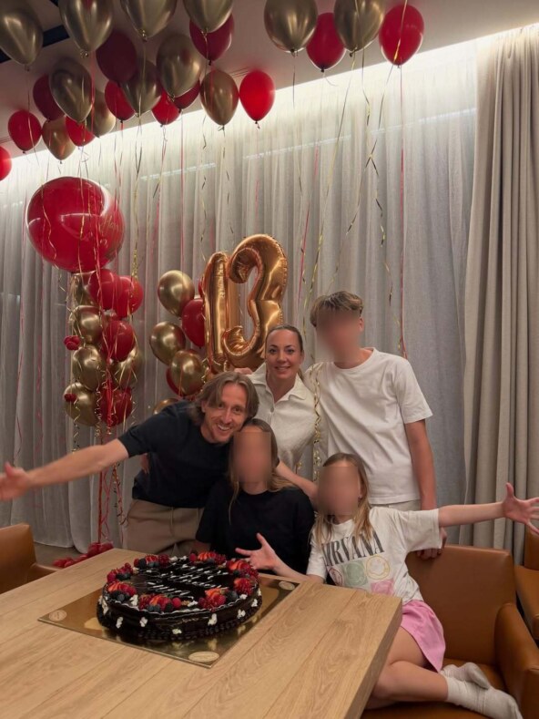 Luka Modrić sa suprugom Vanjom i djecom