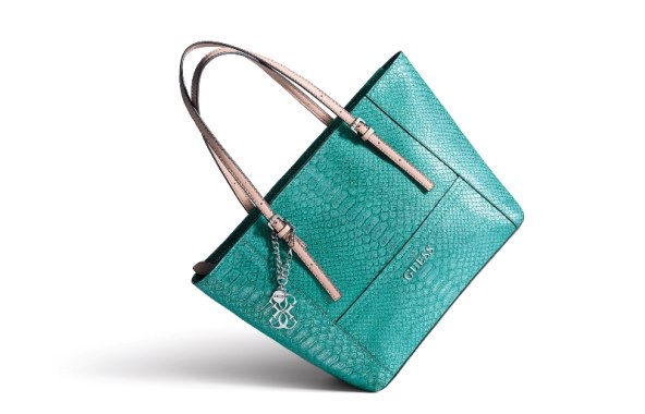 Guess iz sezone u sezonu izgleda sve sjajnije i poželjnije