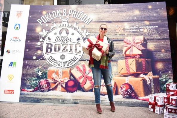 Domaće zvijezde podržale projekt 'Poklon s pričom – Story Super Božić sa Superseniorima'