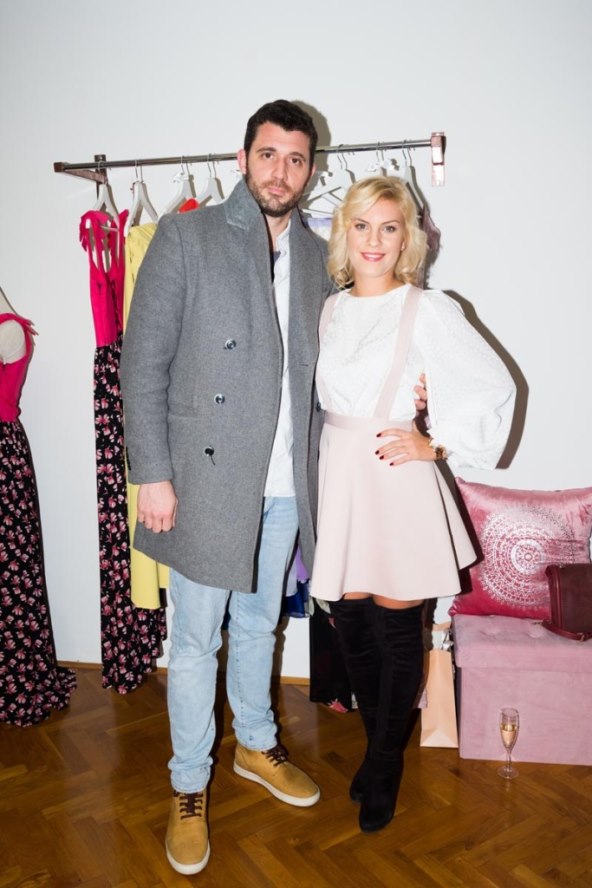 Modno druženje na kojem je glumica pokazala da je najbolji model za svoje kreacije