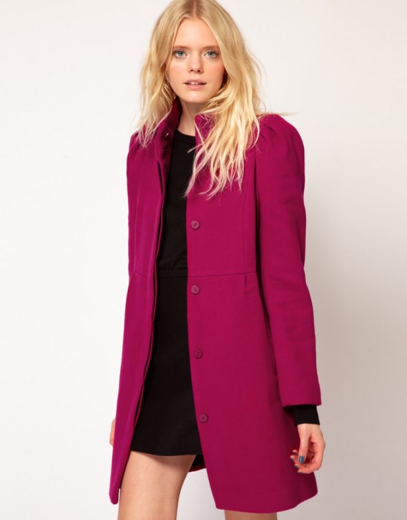 Leona Lewis se bori protiv zime kaputom u jarkoj boji 